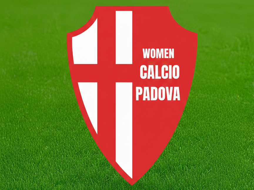 logo women calcio padova su campo di gioco